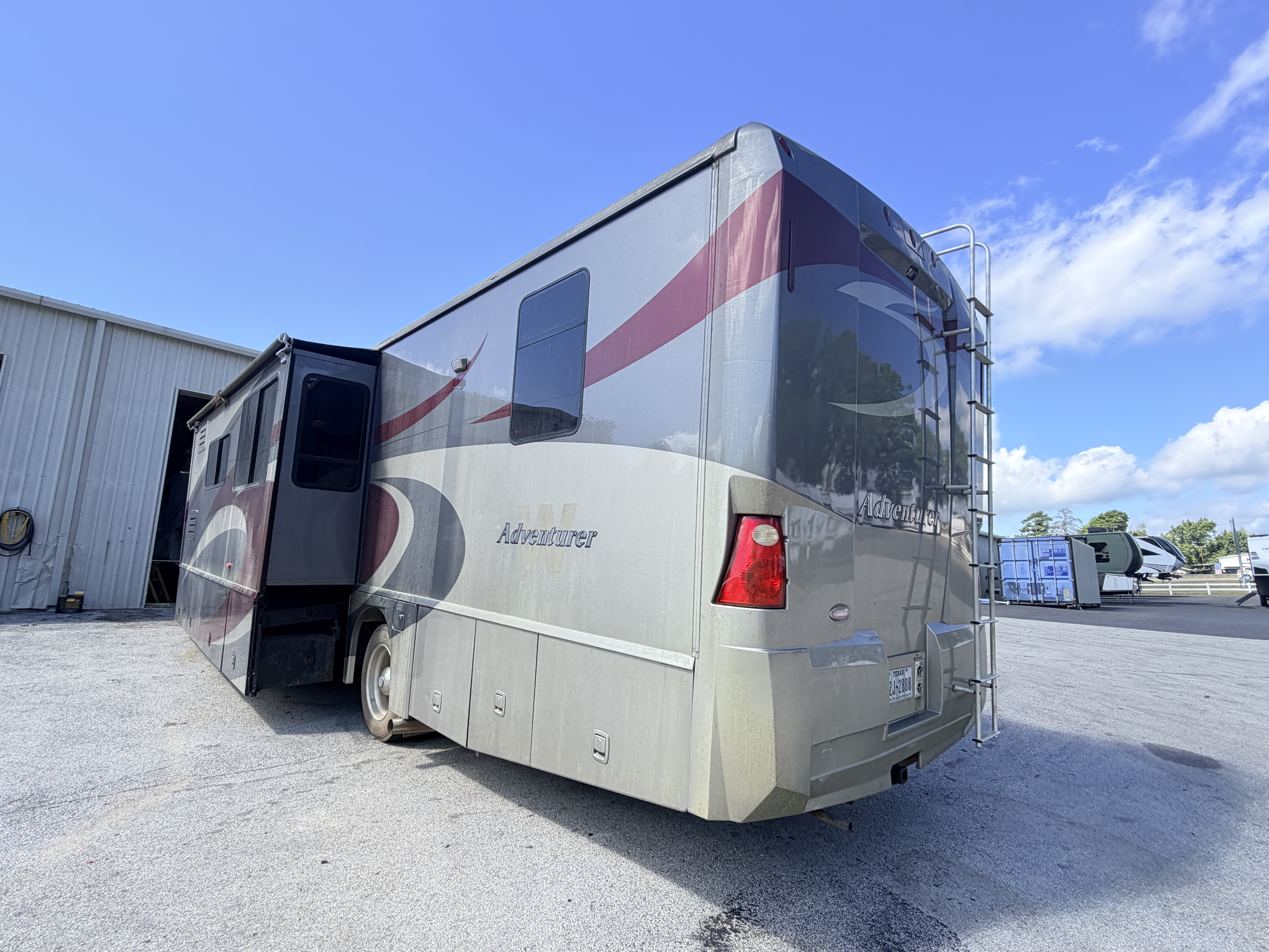 2008 Winnebago Adventurer 38T - Image 3