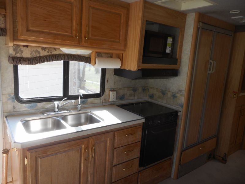 2001 Fleetwood Bounder 36S - Image 8