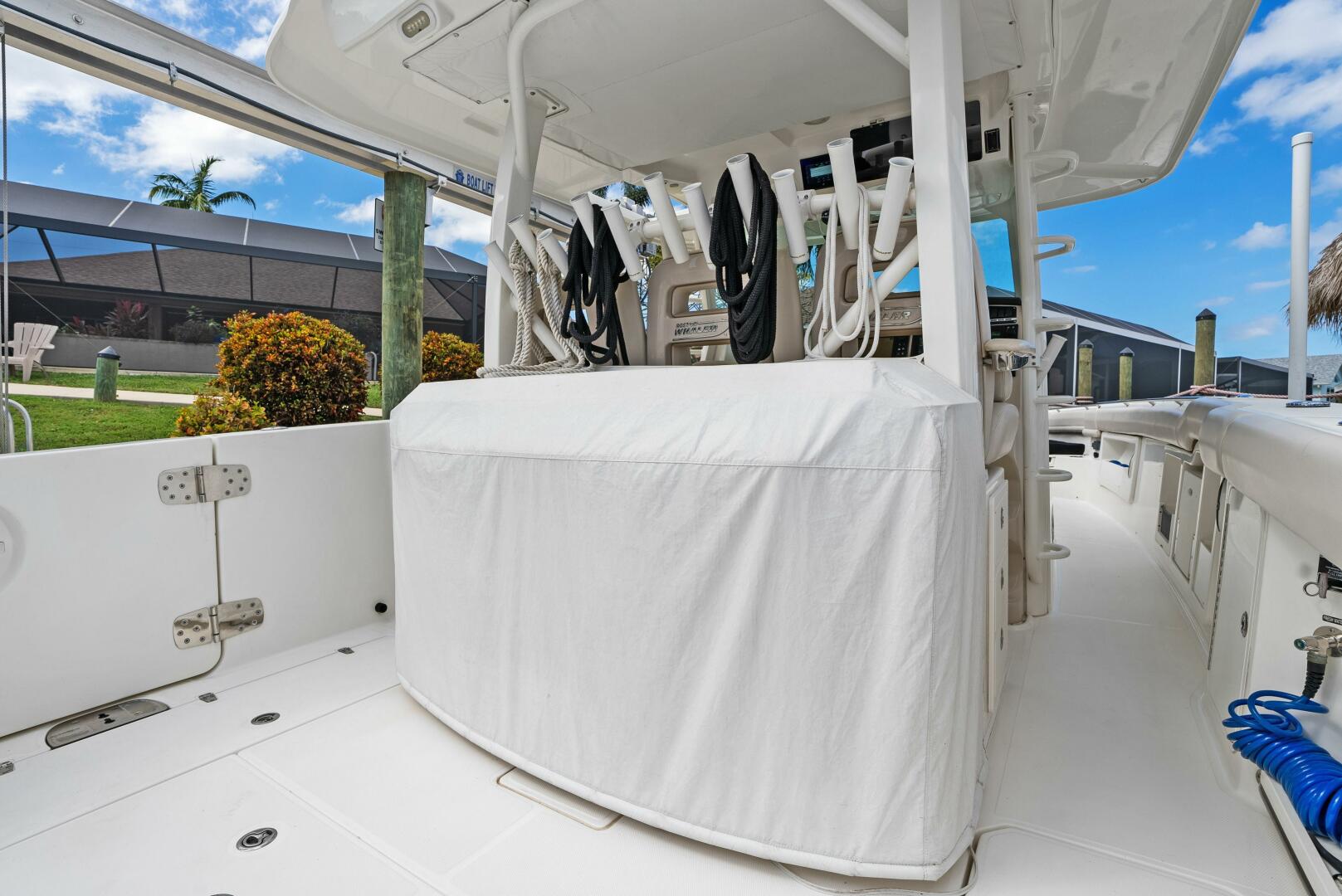 2019 Boston Whaler 380 Outrage - Image 12
