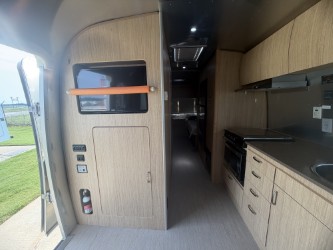 2019 AIRSTREAM FLYING CLOUD 26RB - Image 7