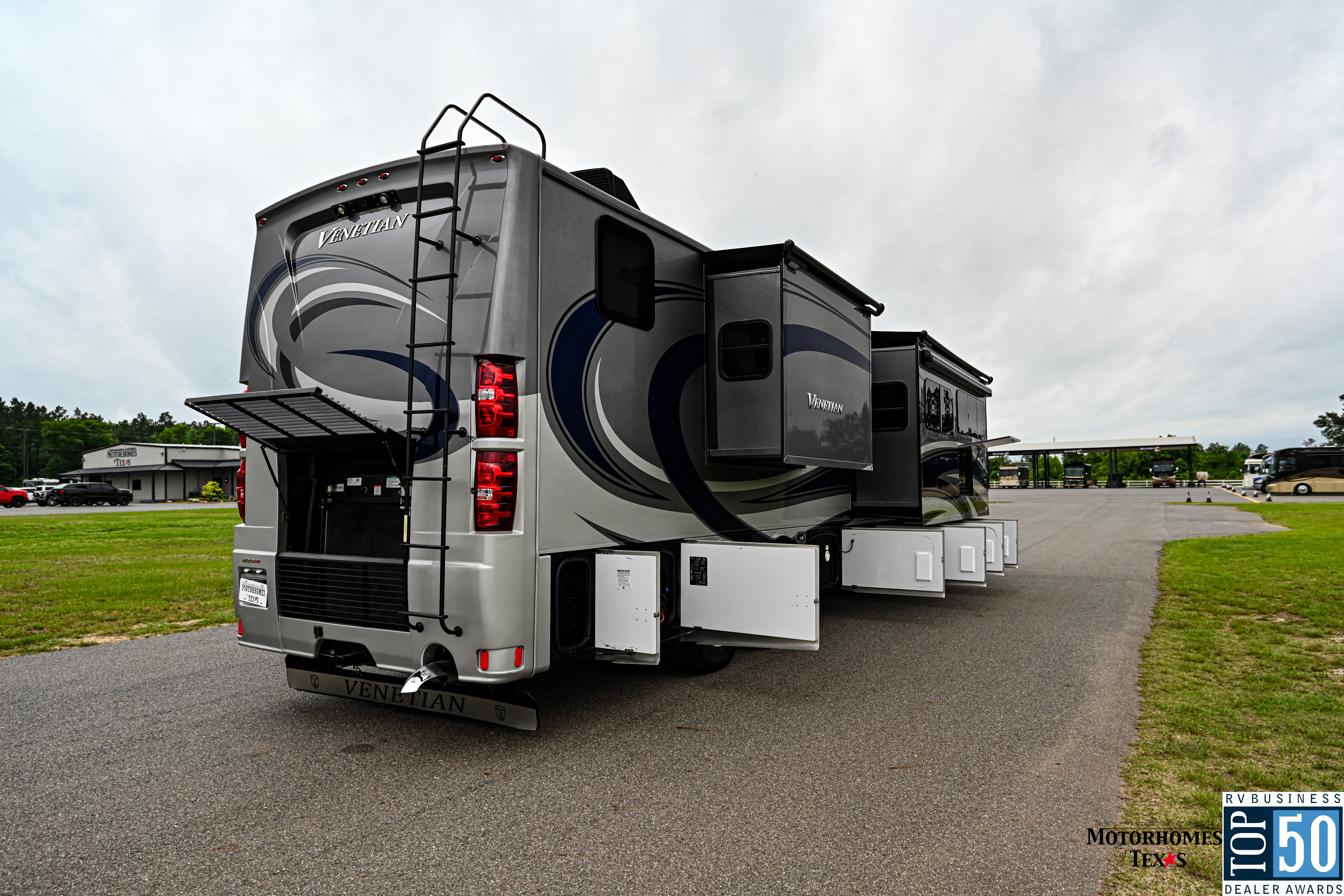 2022 Thor Motor Coach Venetian F42 - exterior 11