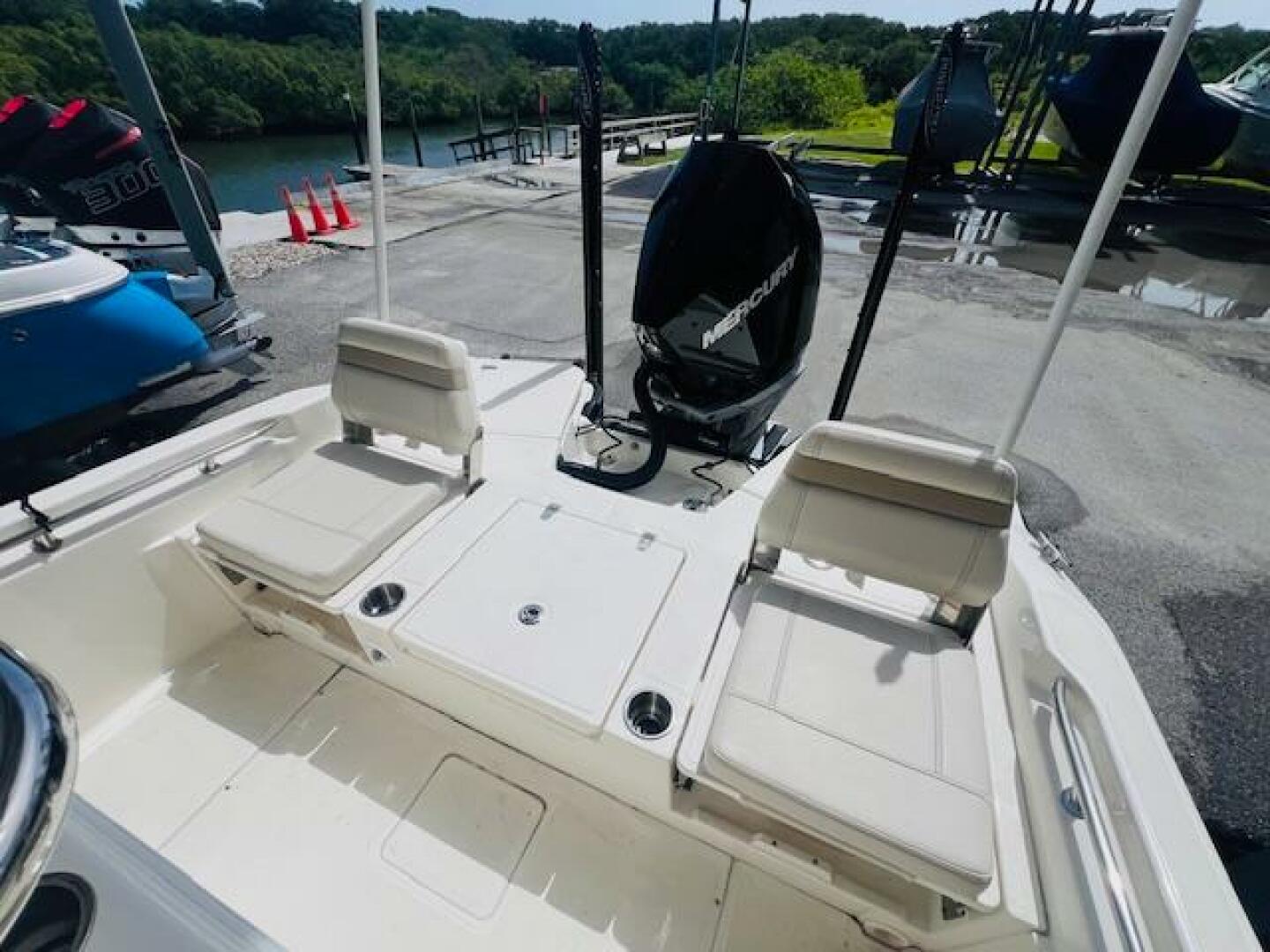 2023 Boston Whaler 250 DAUNTLESS Base - Image 18
