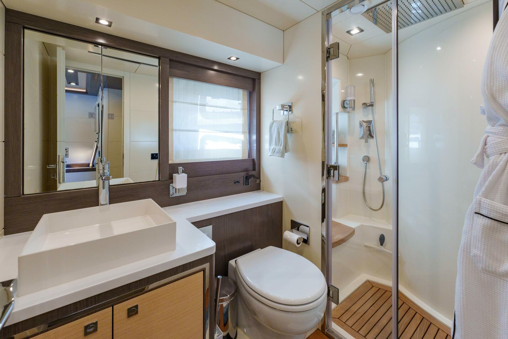 2020 Sirena 64 - Image 20