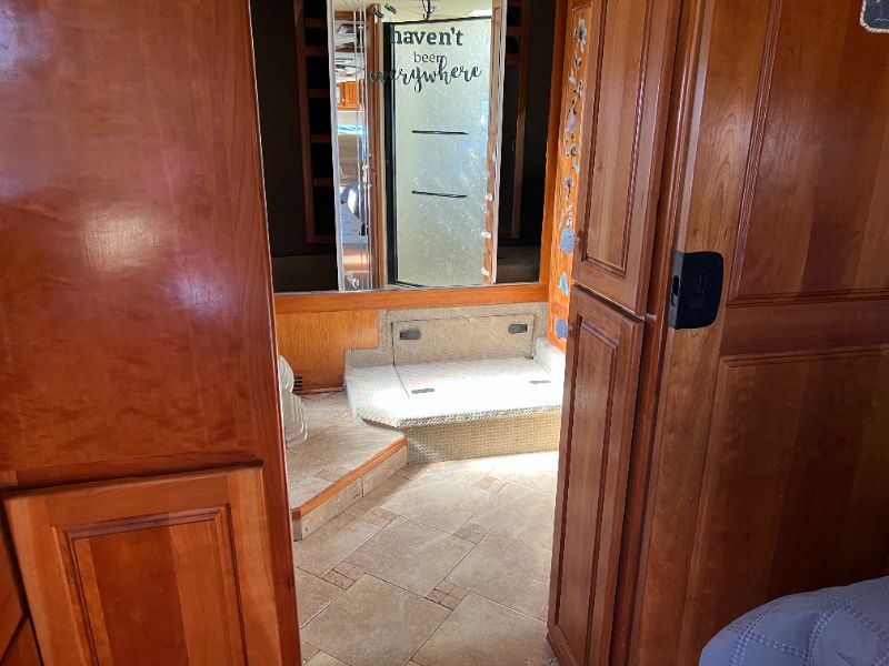 2009 Monaco RV Dynasty Yorkshire IV - Image 21