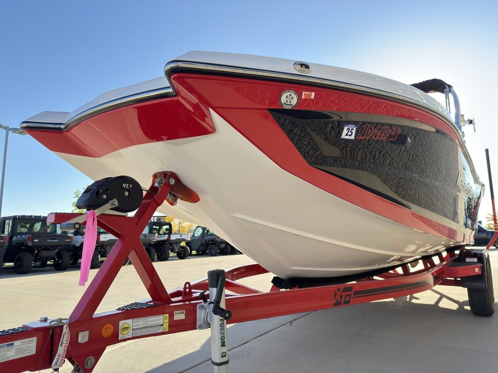 2019 MasterCraft XT22 - Image 68