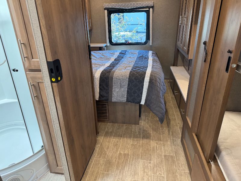 2022 Thor Motor Coach Omni RS36 - Image 12
