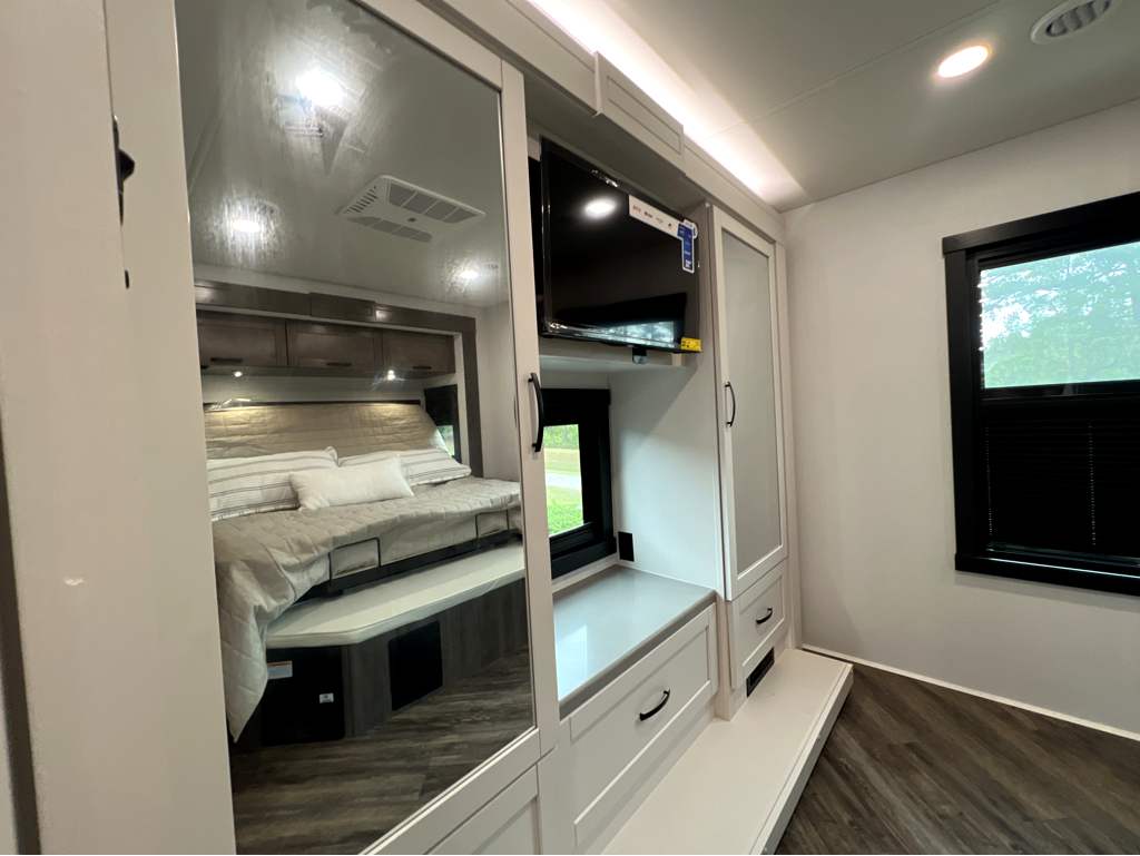 2026 ENTEGRA COACH ACCOLADE 37M - Image 23
