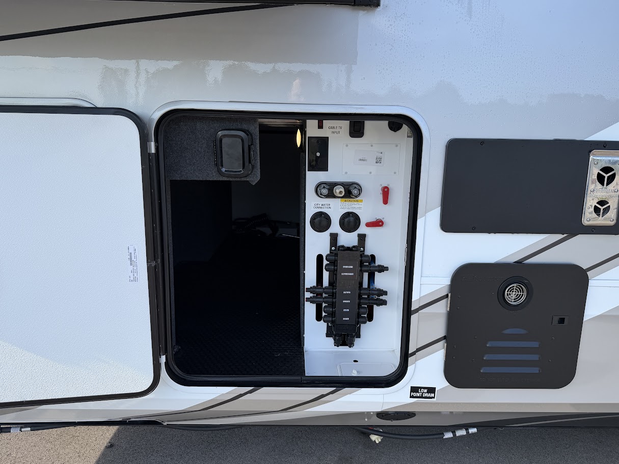 2027 JAYCO PINNACLE 39FLOK - Image 4