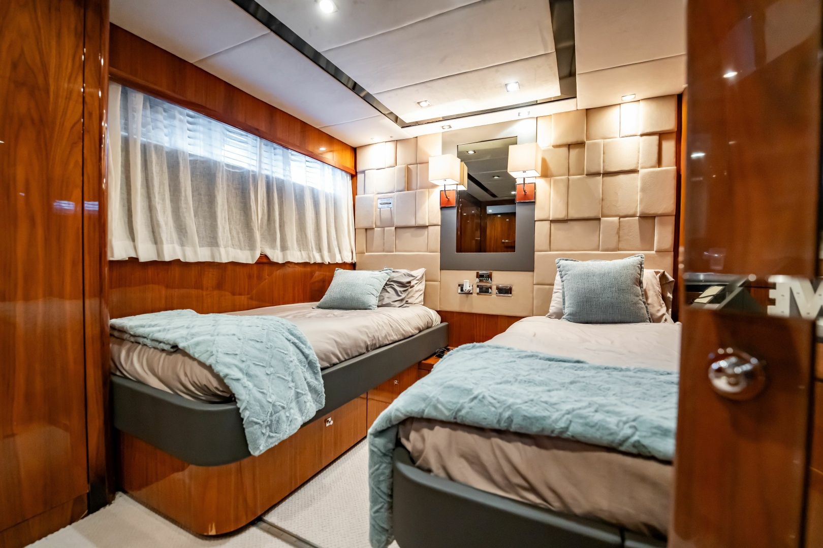 2010 Sunseeker 34 Metre Yacht - Image 71