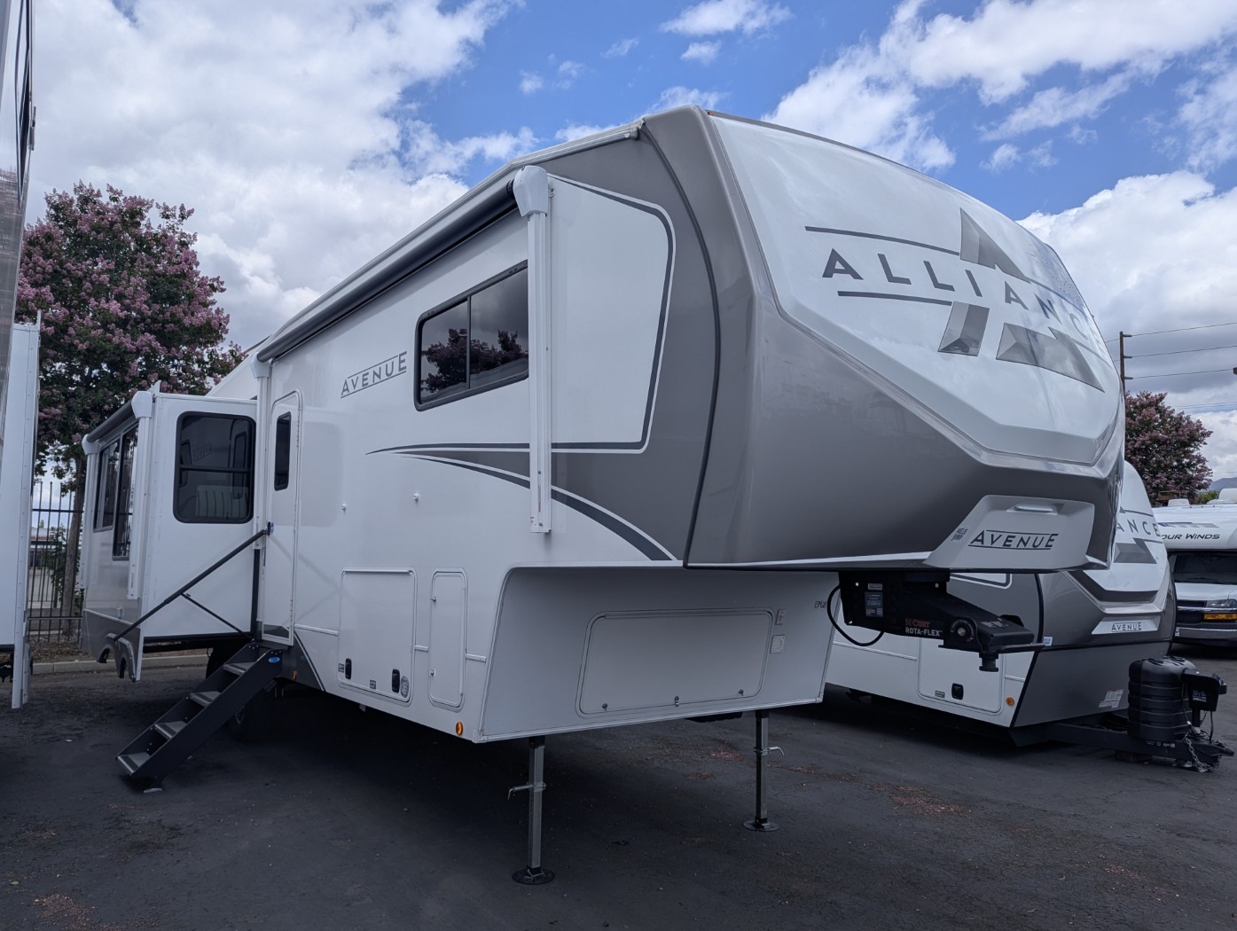 2026 Alliance RV Avenue 32RLS - Image 1