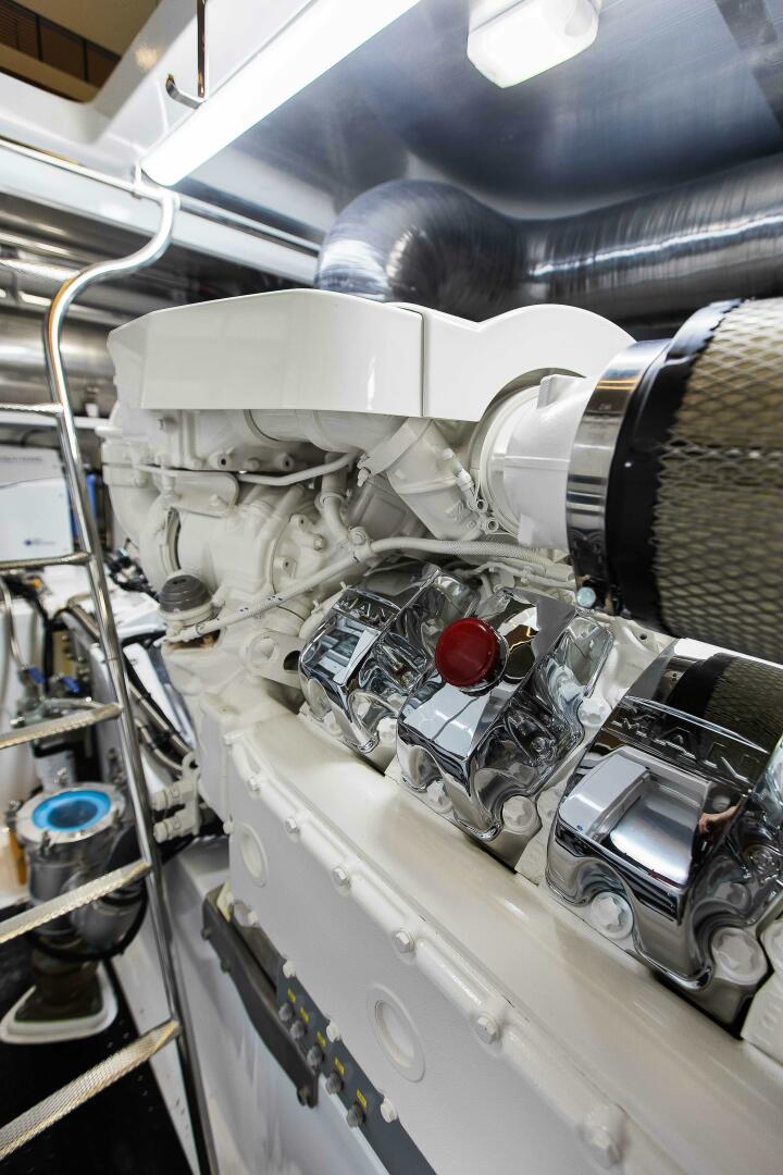2021 Valder Yachts Power Cat - Image 24