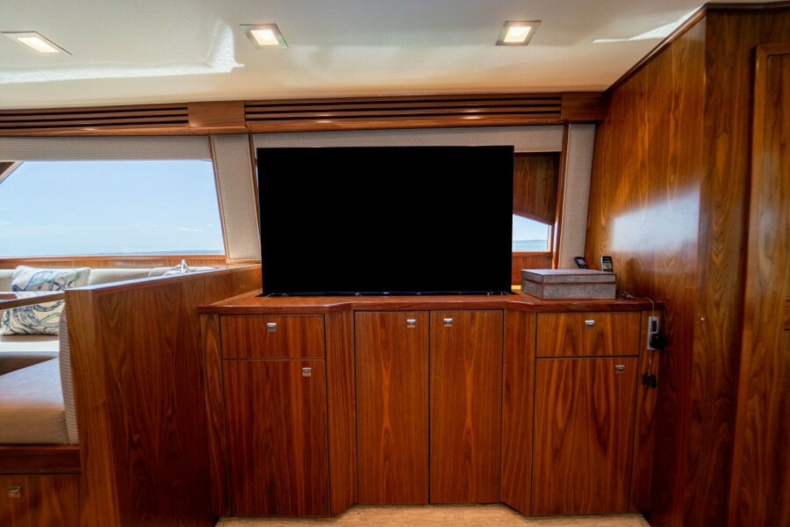 2018 Viking 72 Convertible - Image 37
