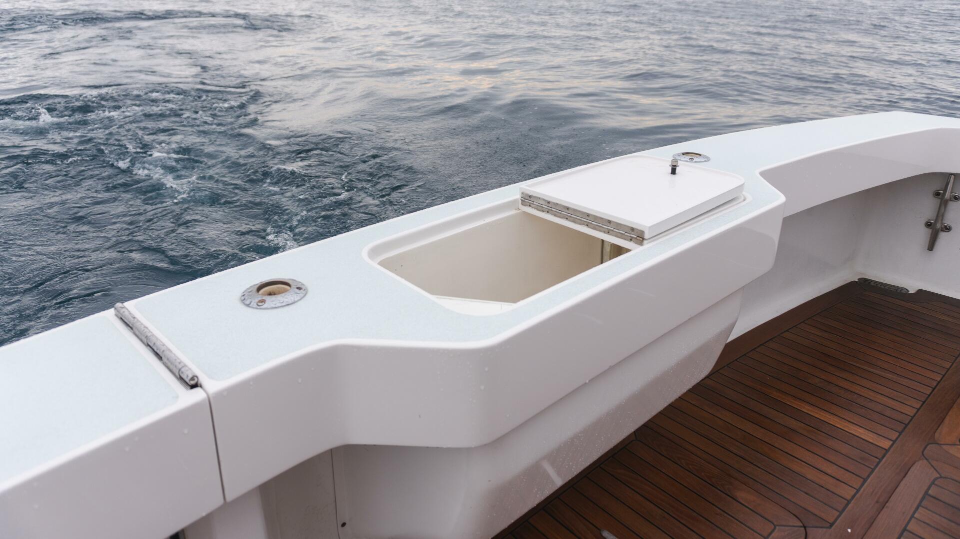 2000 Viking 55 Convertible - Image 18