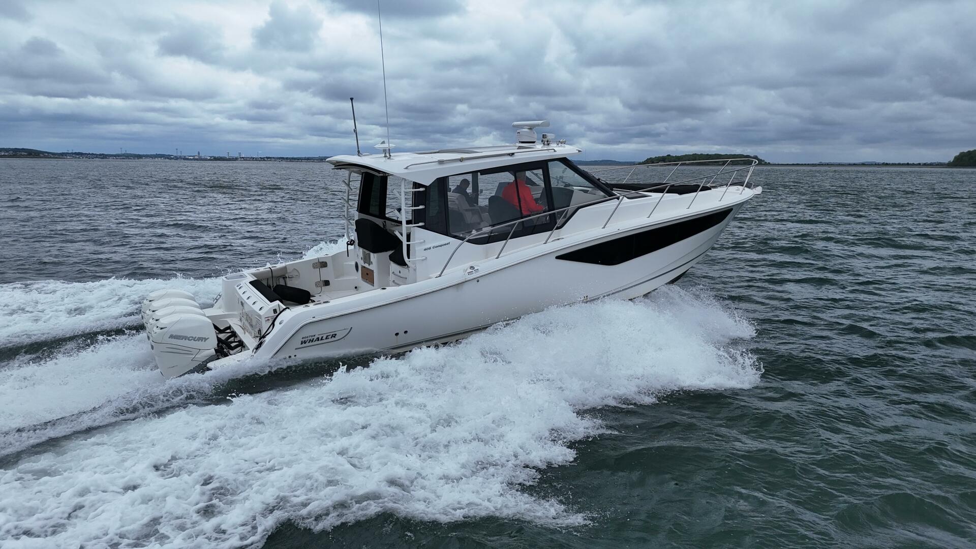 2021 Boston Whaler 405 Conquest - Image 12