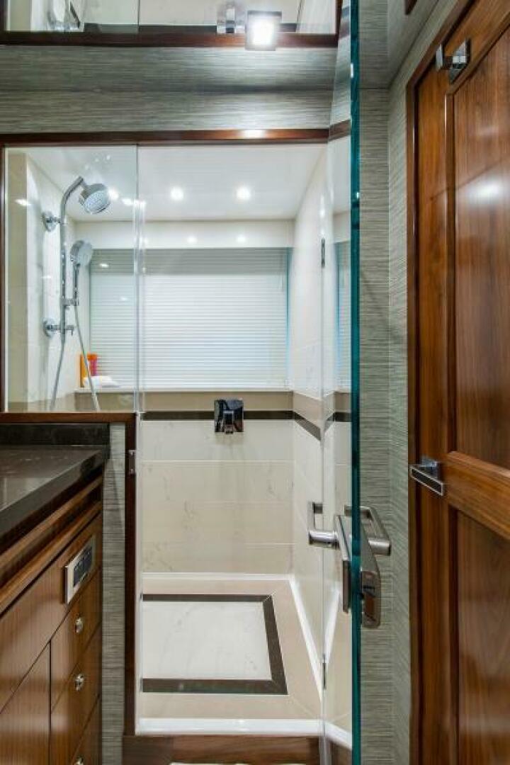 2018 Viking Enclosed Flybridge - Image 26