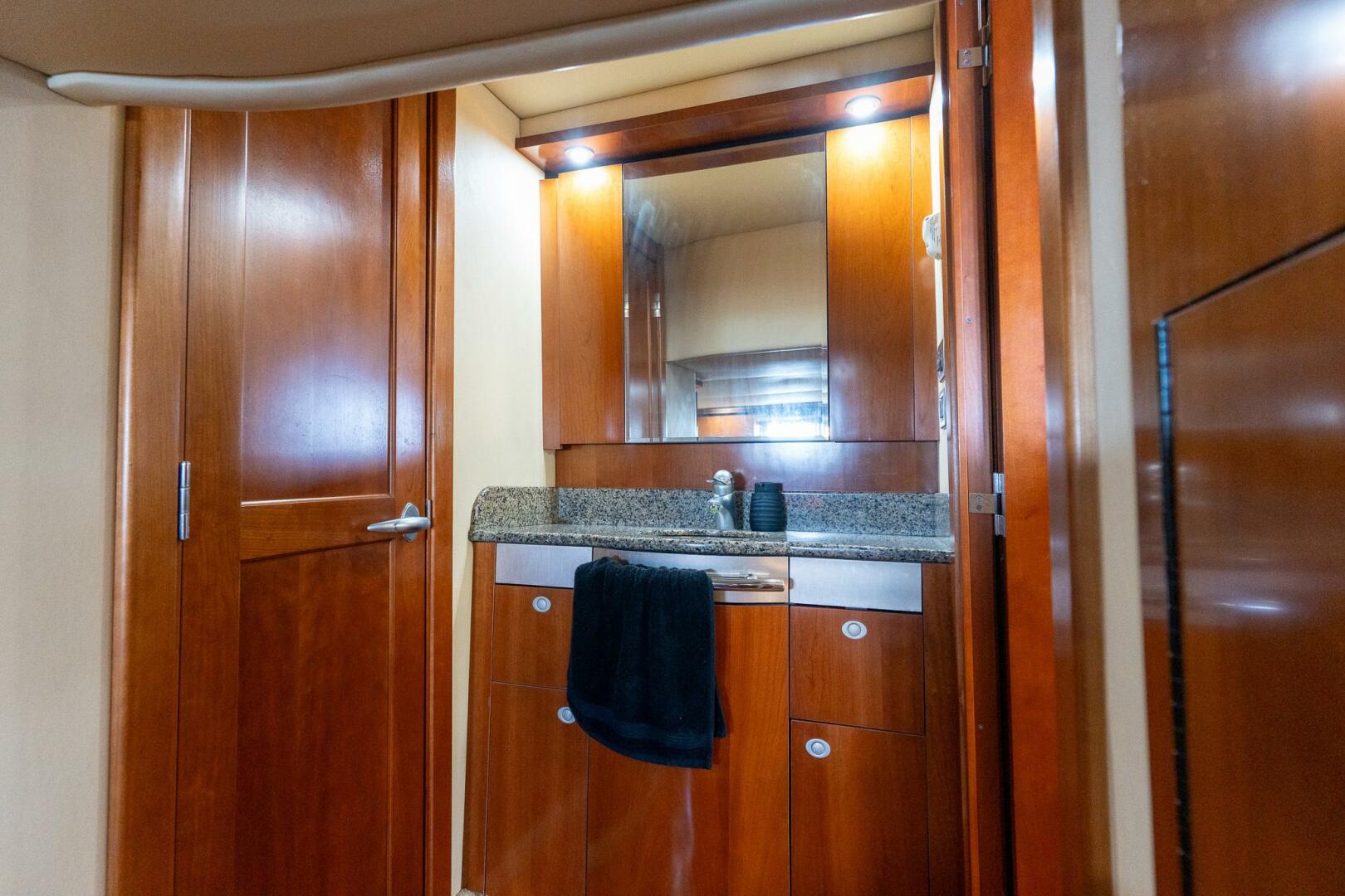 2005 Sea Ray 48 Sundancer - Image 43