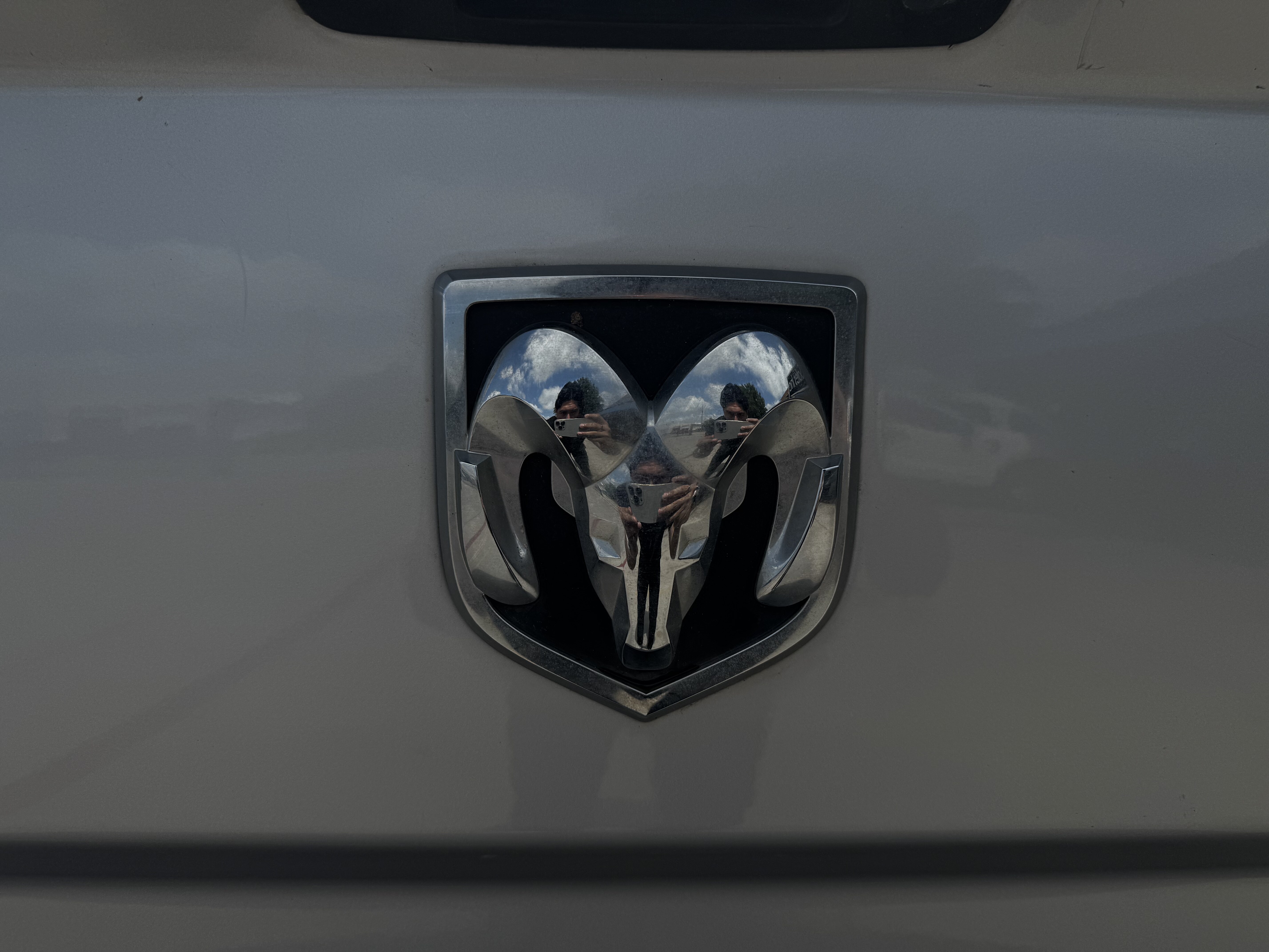 2014 Ram 1500 Pickup-V8 Quad Cab SLT 2WD - Image 9