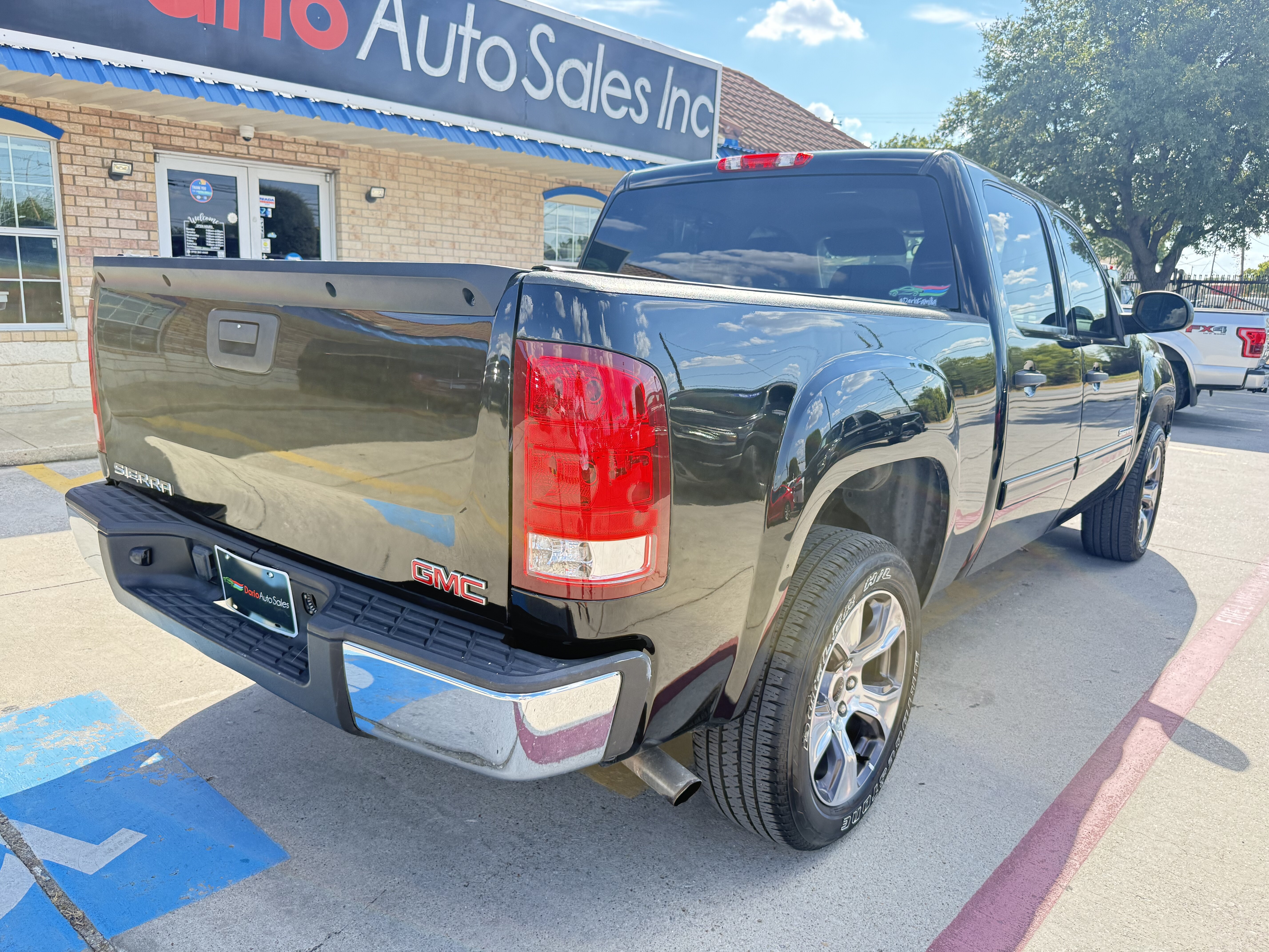 2012 GMC Sierra 1500 Pickup-V8 Crew Cab SL 2WD - Image 12
