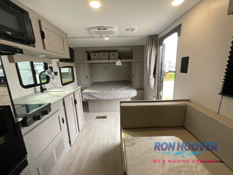 2025 COACHMEN VIKING 25QBH - Image 23