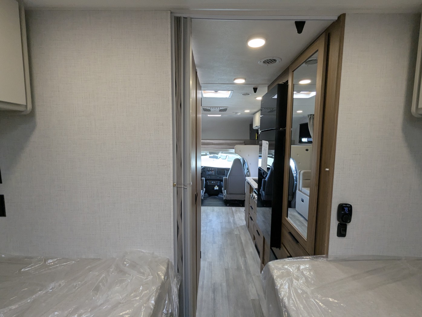 2027 Thor Motor Coach Four Winds 25Z - Image 21