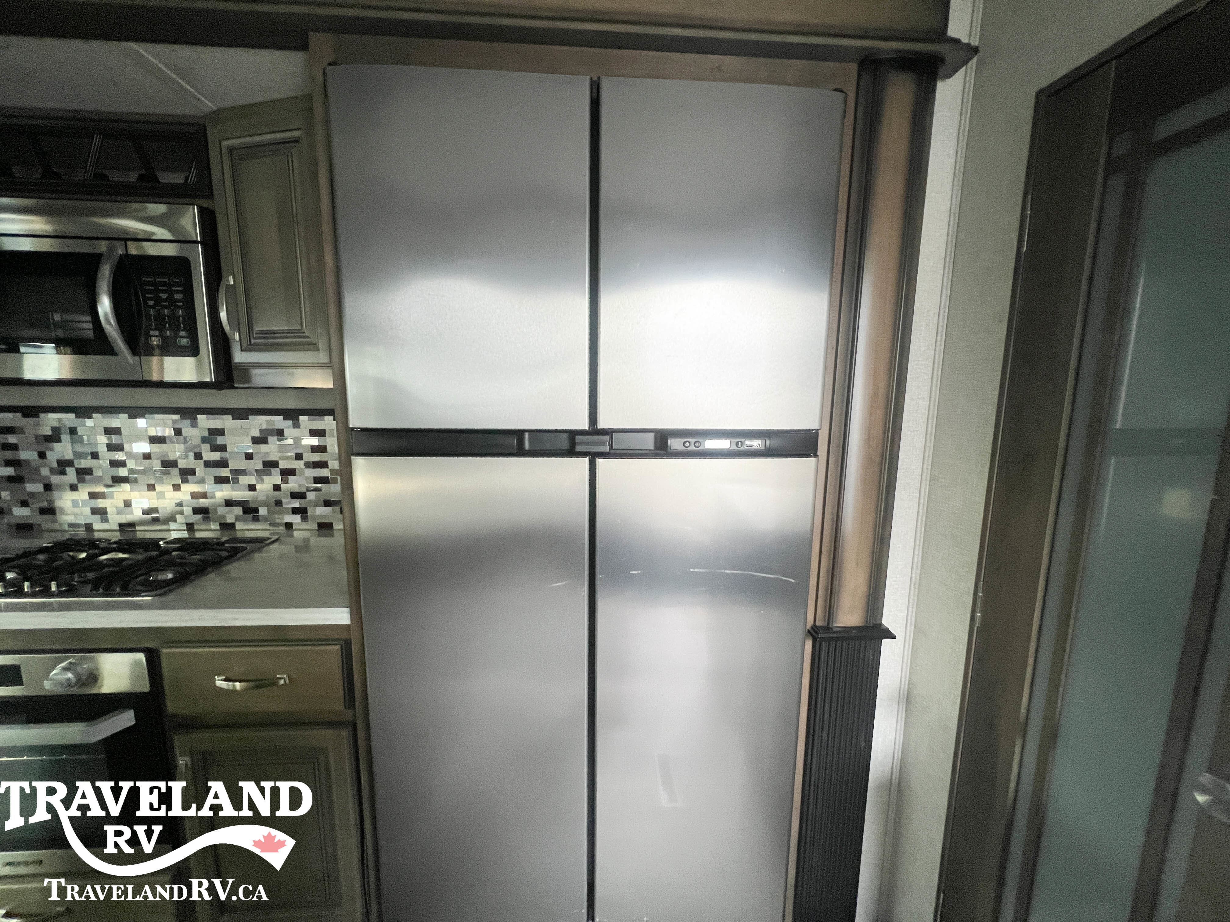2018 Keystone Montana 3120RL - Image 9