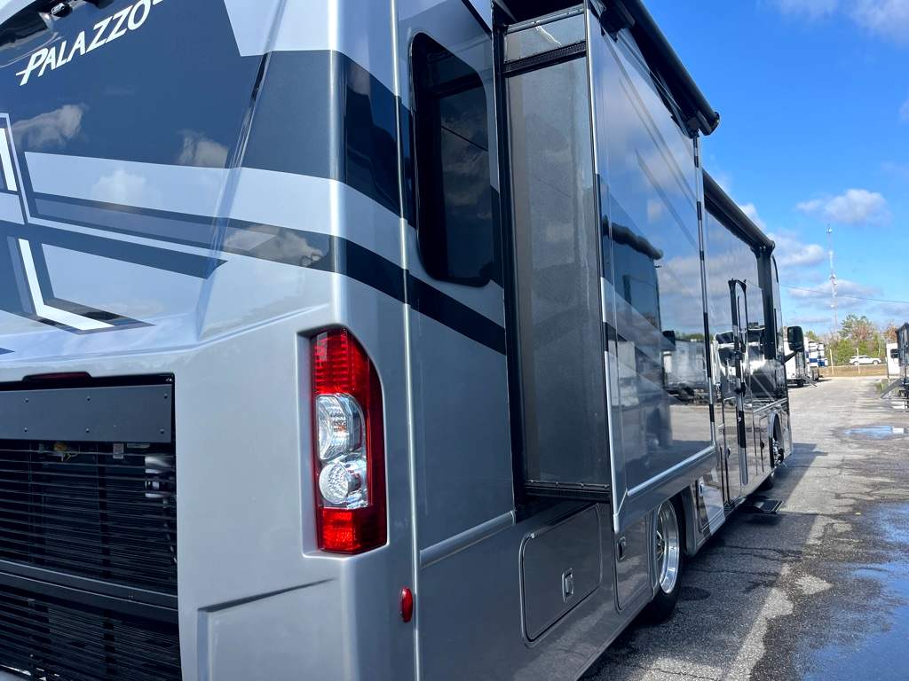 2026 THOR MOTOR COACH PALAZZO 33.6 - Image 4