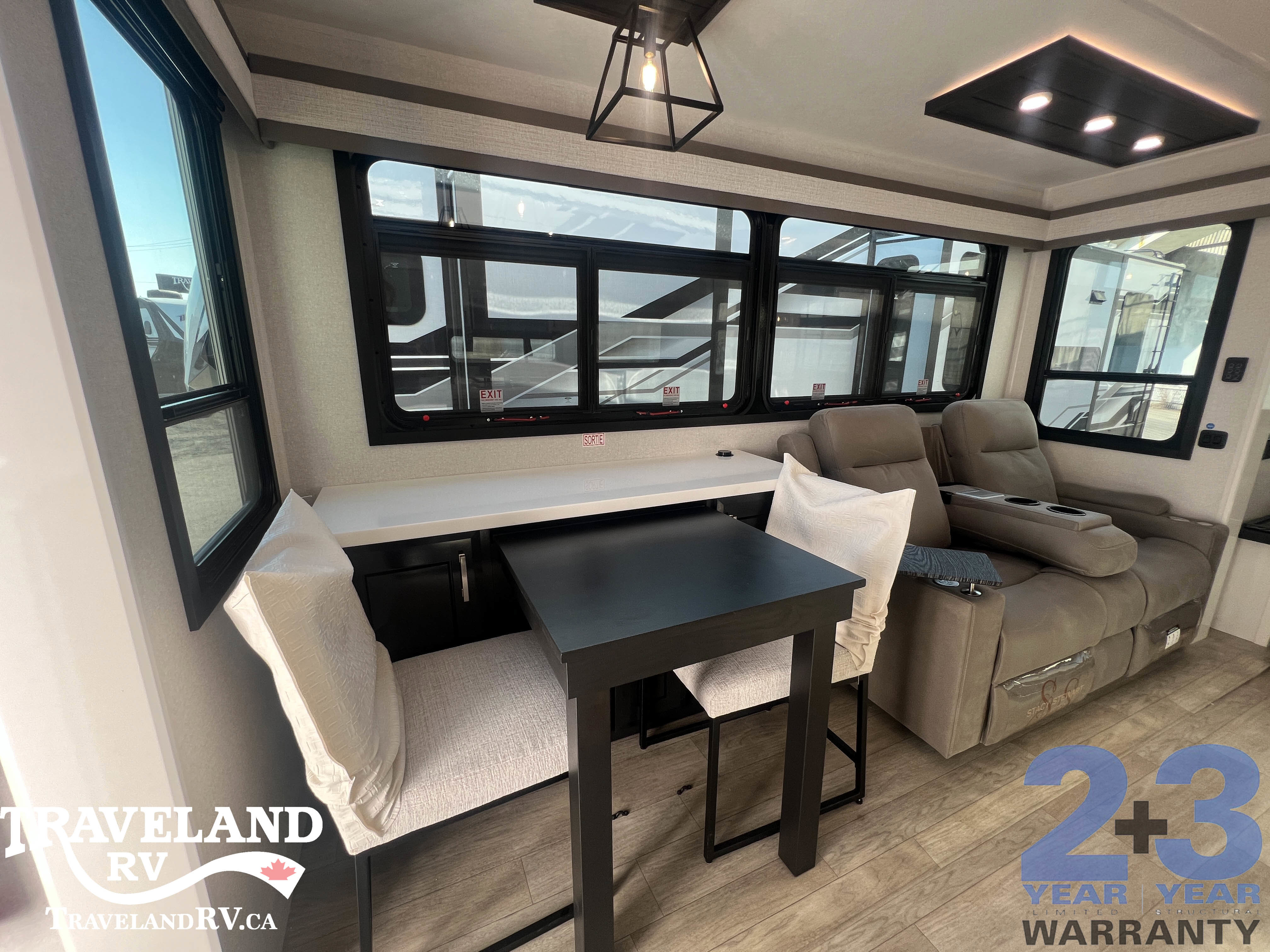 2026 Jayco Pinnacle 32RLTS - Image 9