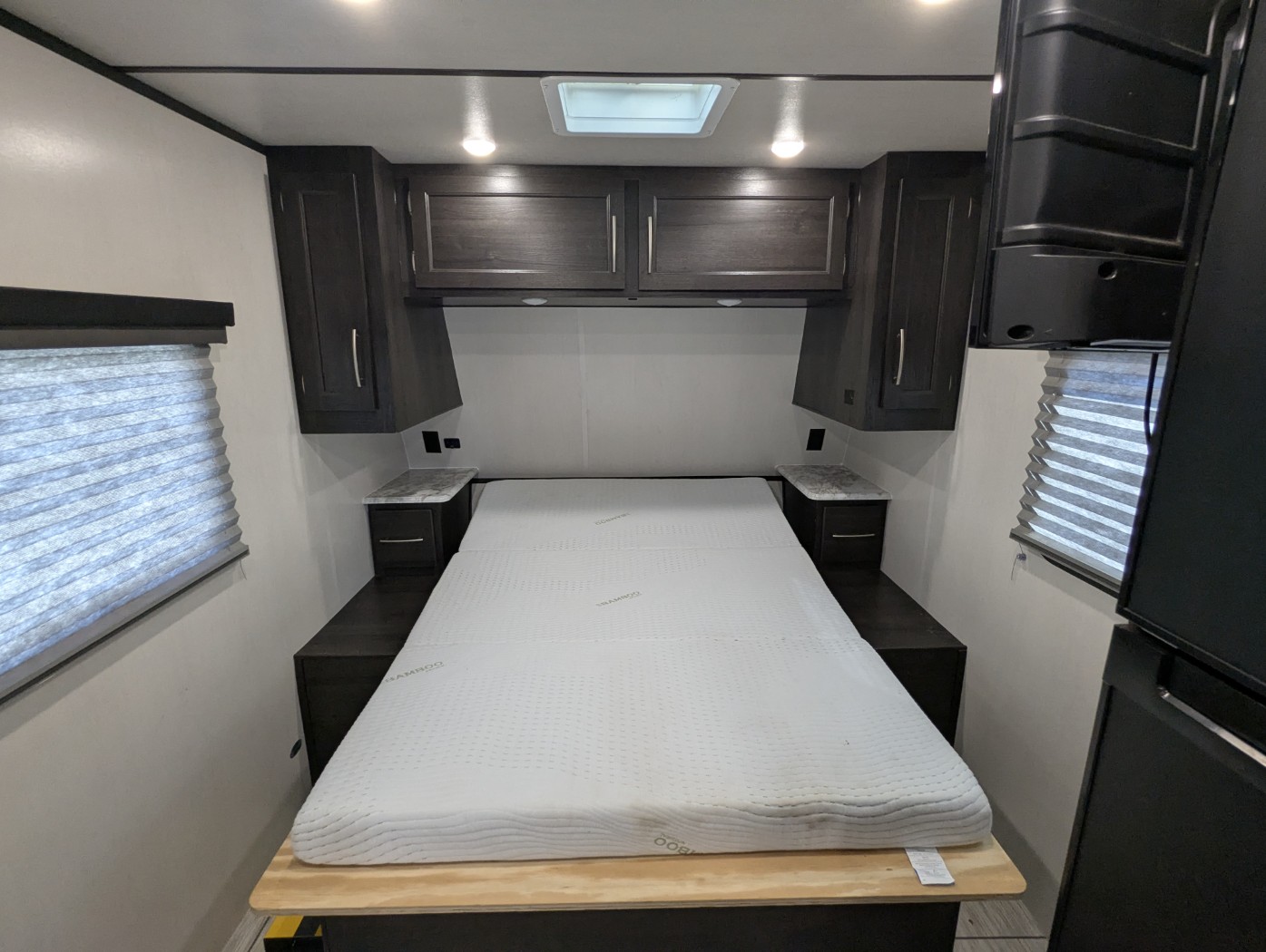 2024 Genesis Supreme Surfside Limited 19FSS - Image 15