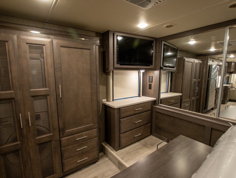 2022 Thor Motor Coach Palazzo 37.4 - Image 14