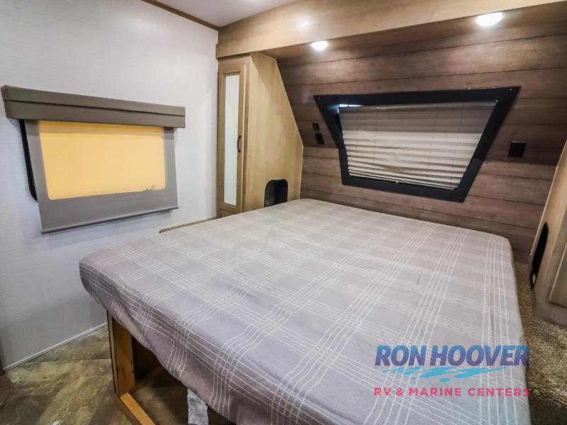 2023 PALOMINO 208SS - Image 22