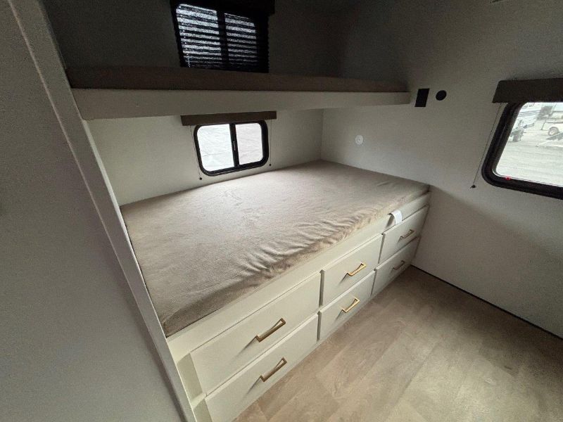 2026 Grand Design Transcend 325BHT - Image 15