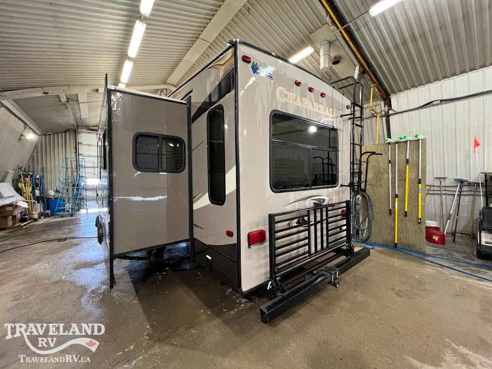 2015 Coachmen Chaparral Signature 327RLKS - Image 8