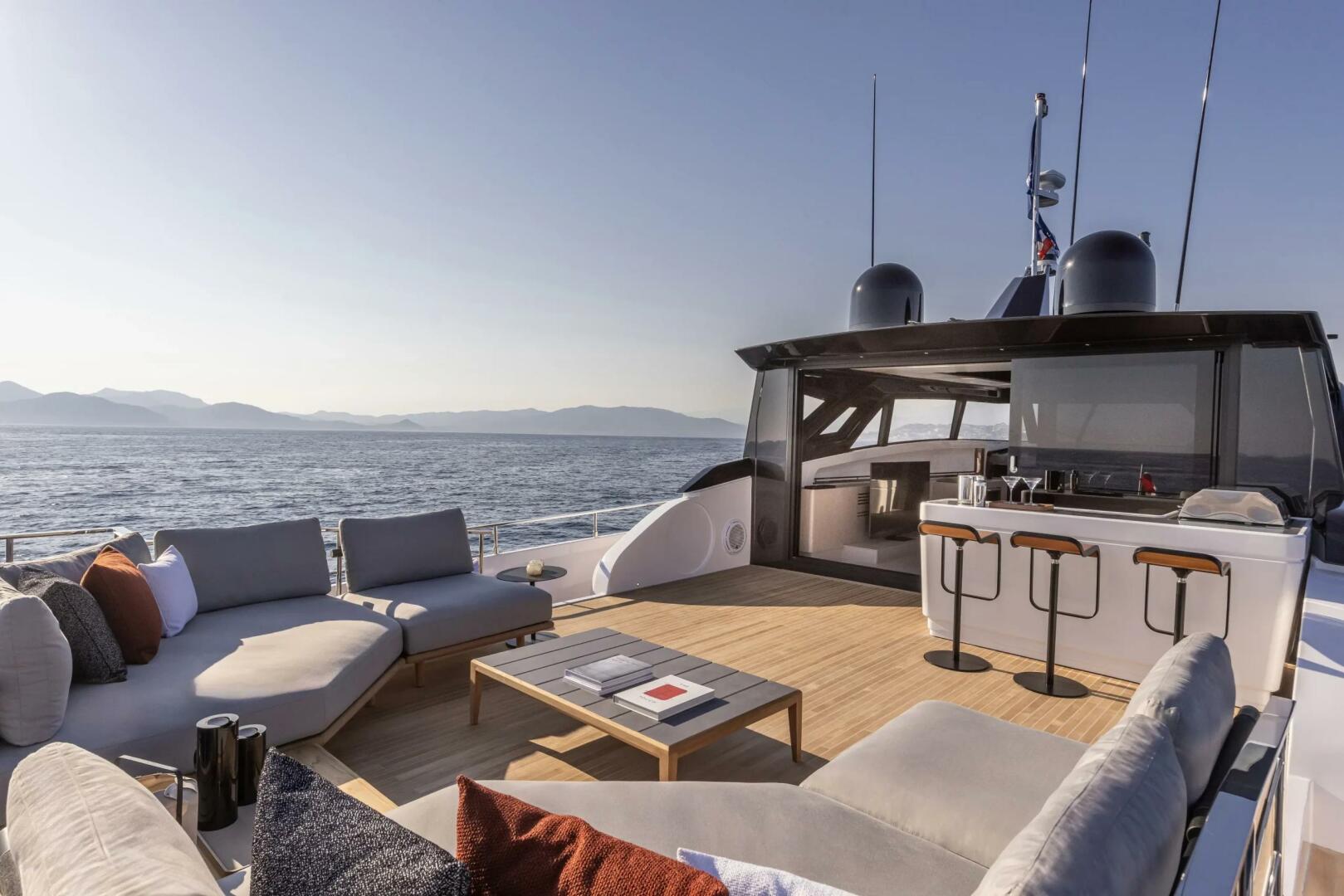 2022 Ferretti Yachts Skydeck - Image 10
