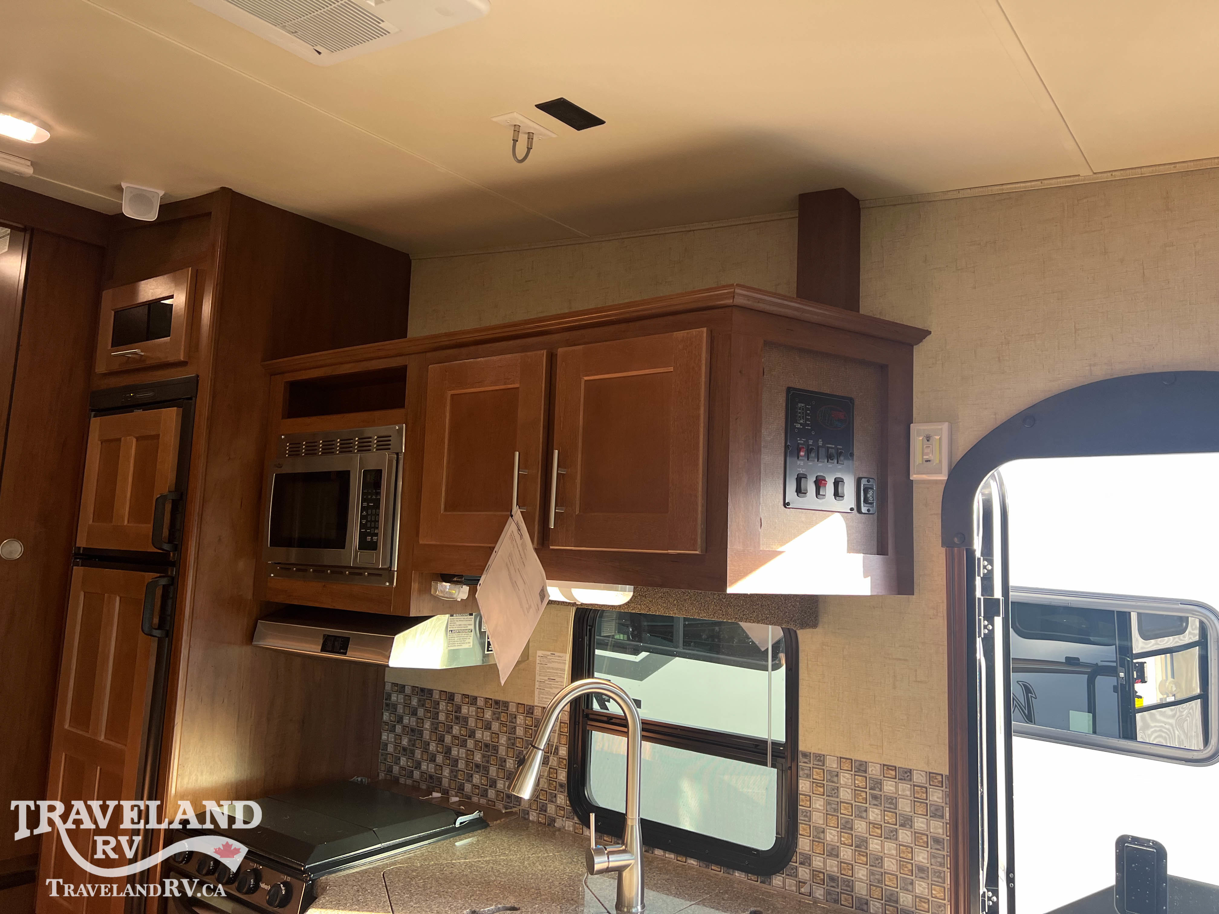 2016 Forest River WILDCAT 242RL - Image 15
