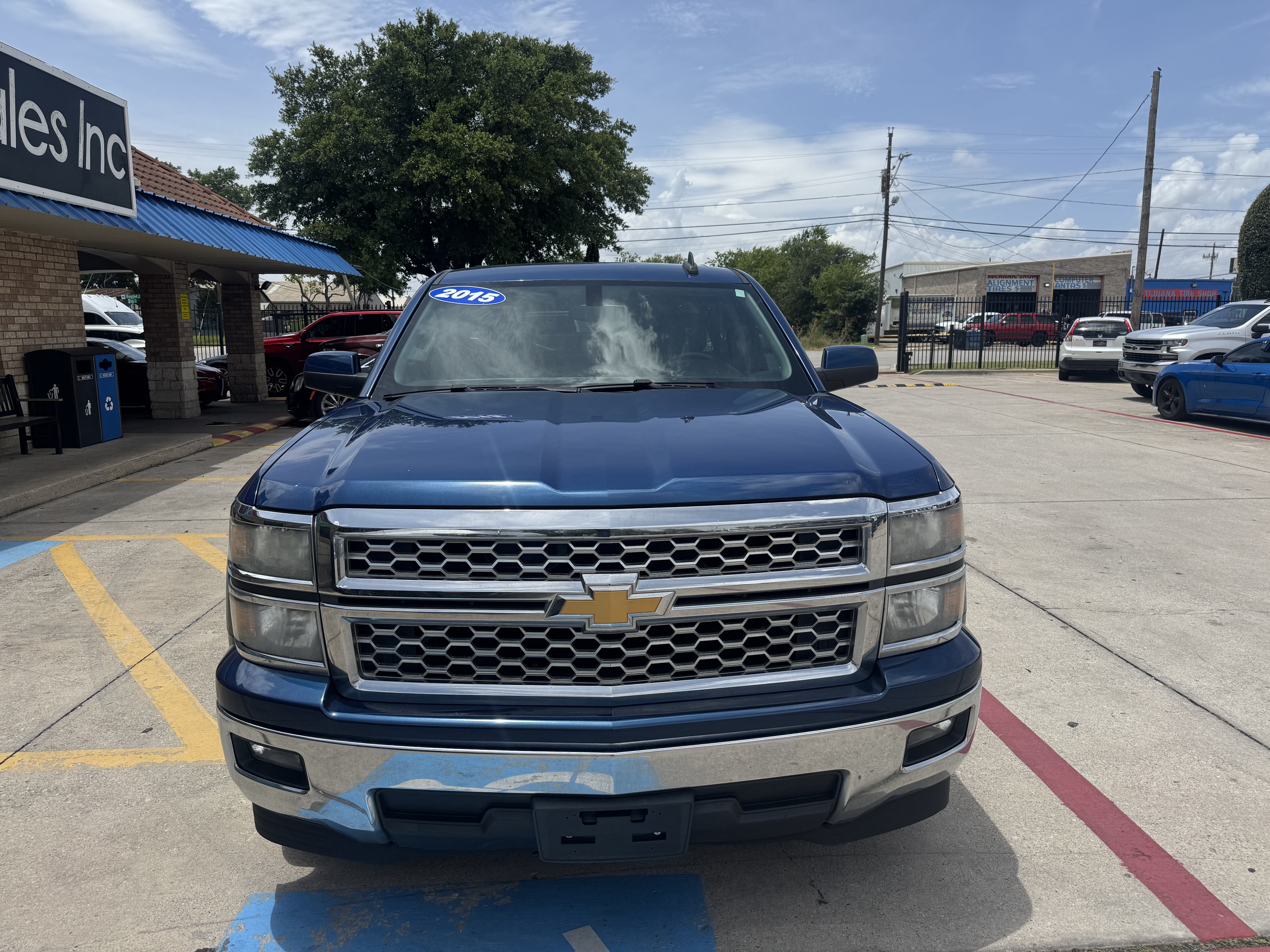 2015 Chevrolet Silverado 1500-V8 Extended Cab LT 2WD - Image 3