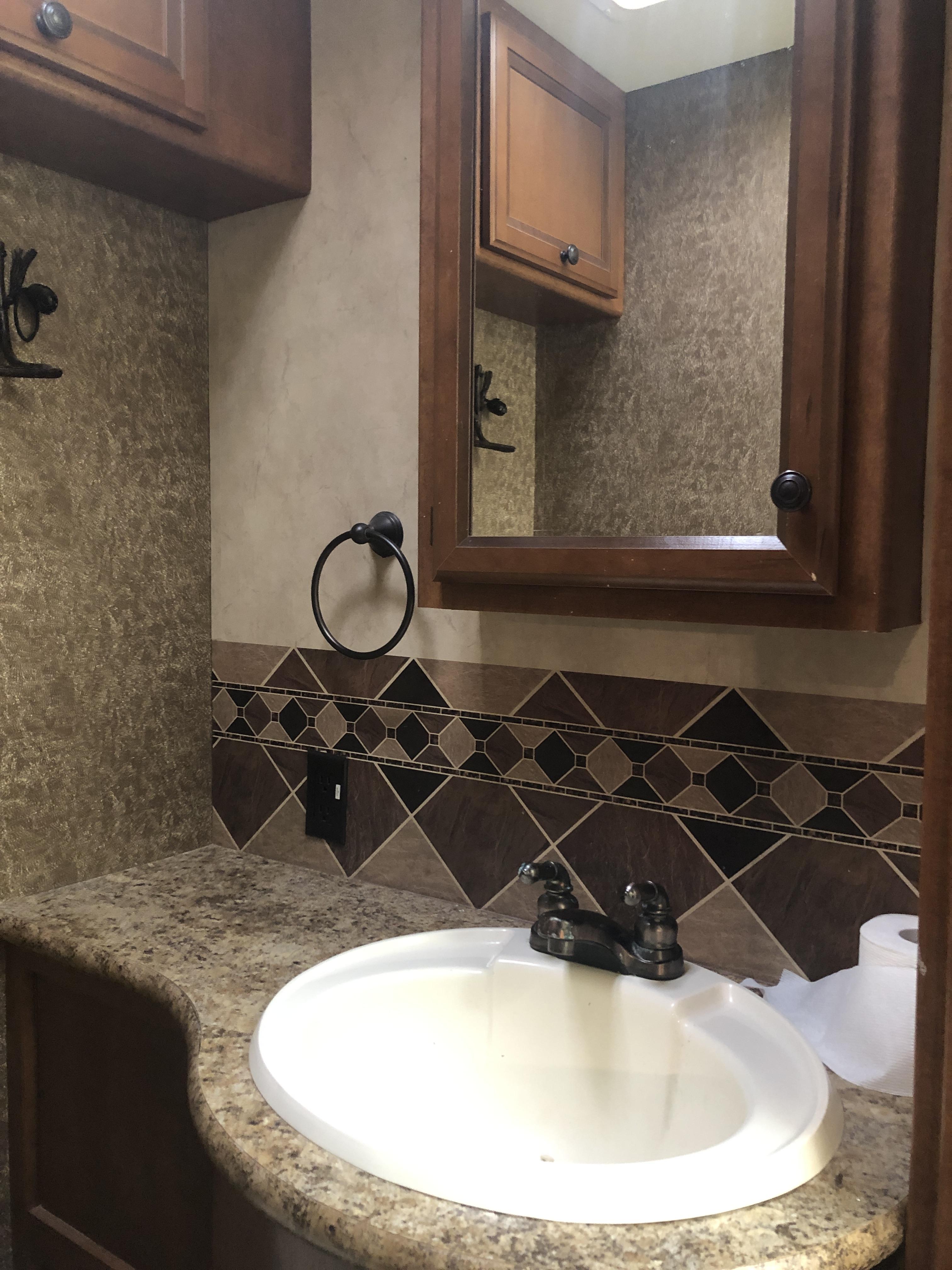 2013 Thor Motor Coach Windsport 32A - Image 19