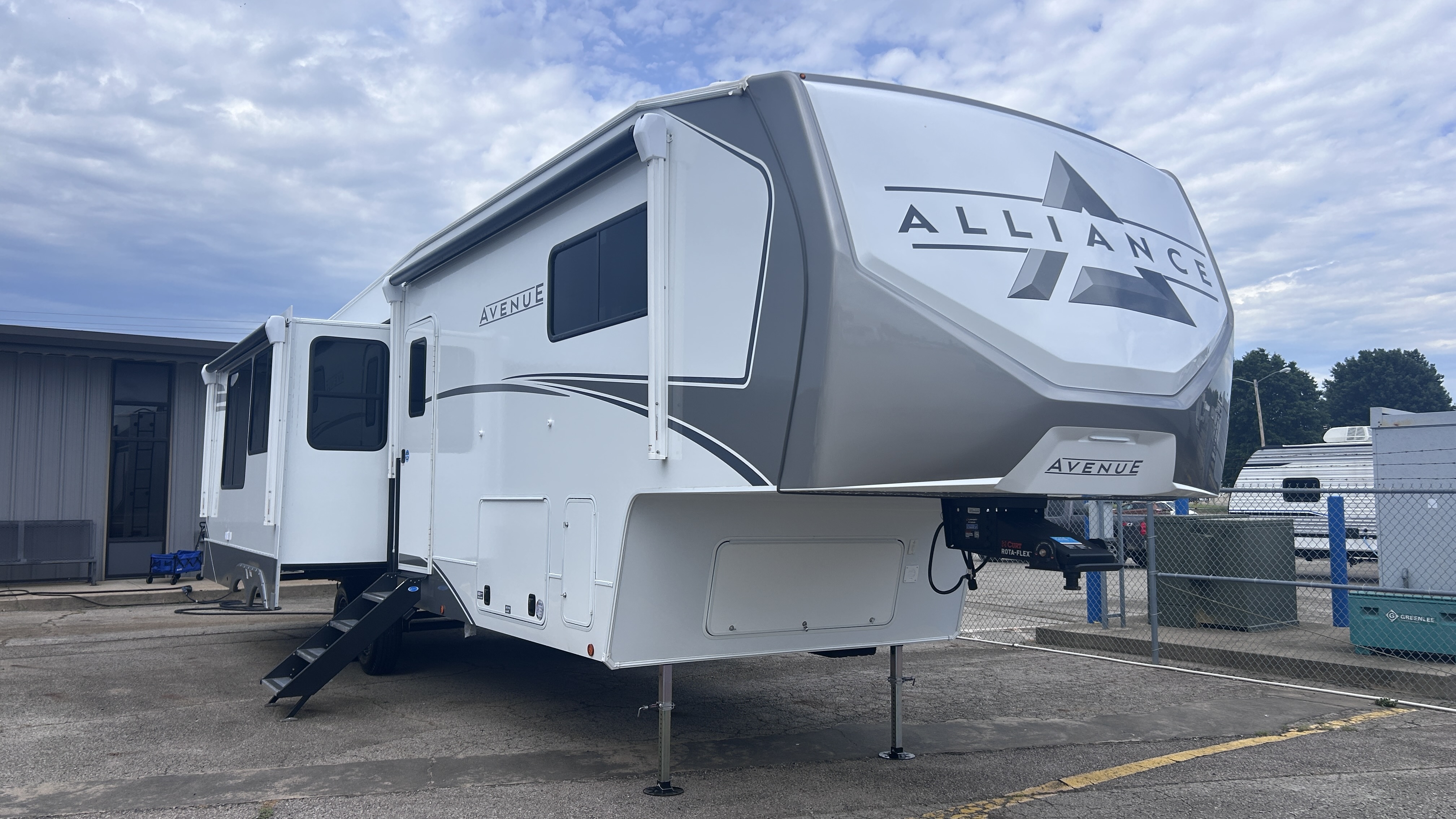 2026 Alliance RV Avenue 35RKS - Image 1