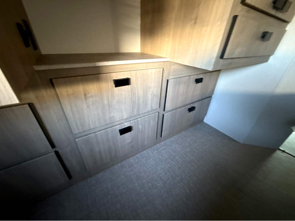 2027 GRAND DESIGN LINEAGE SERIESE 30DC - Image 29