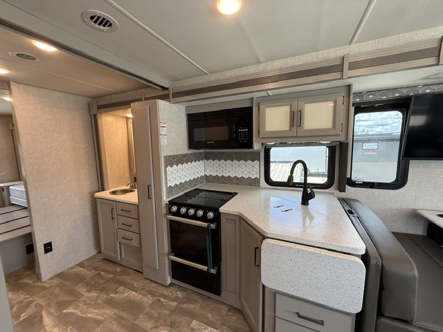 2023 Thor Motor Coach Windsport 31C - Image 20