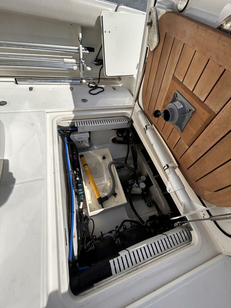 2017 Boston Whaler 330 Outrage - Image 15