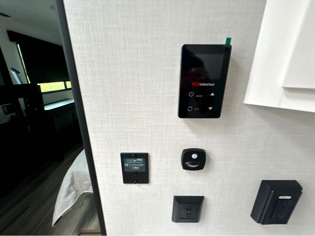 2027 VENTURE RV STRATUS 282VFD - Image 35