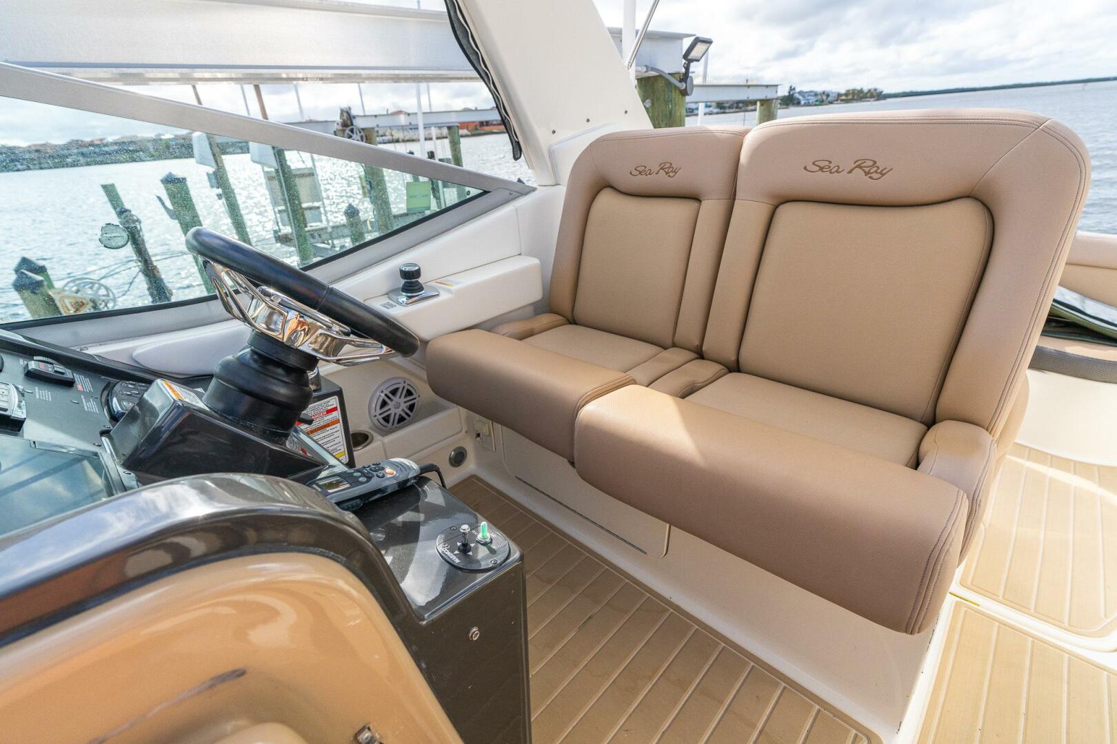 2016 Sea Ray 330 Sundancer - Image 36