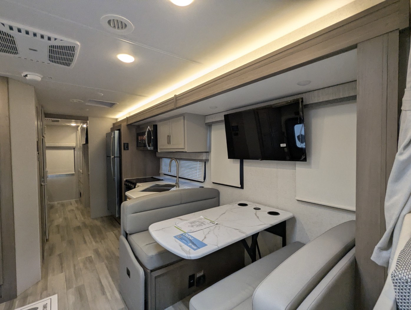 2027 Thor Motor Coach Omni X32 - Image 32
