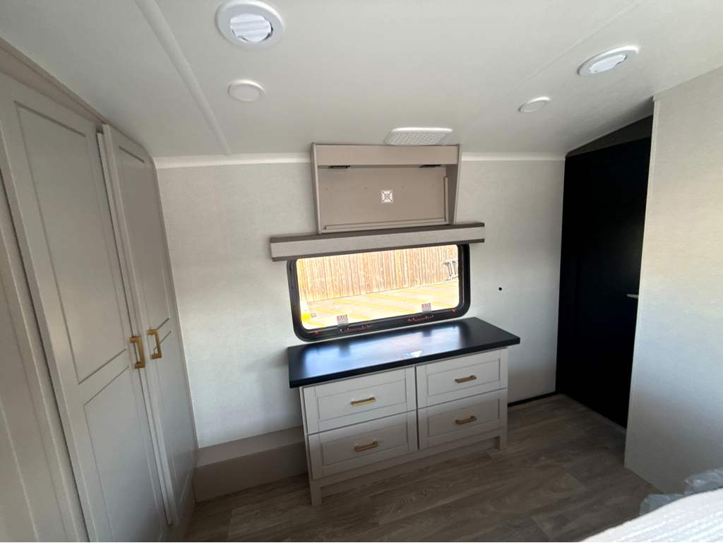 2027 JAYCO NORTH POINT 361RLBH - Image 26