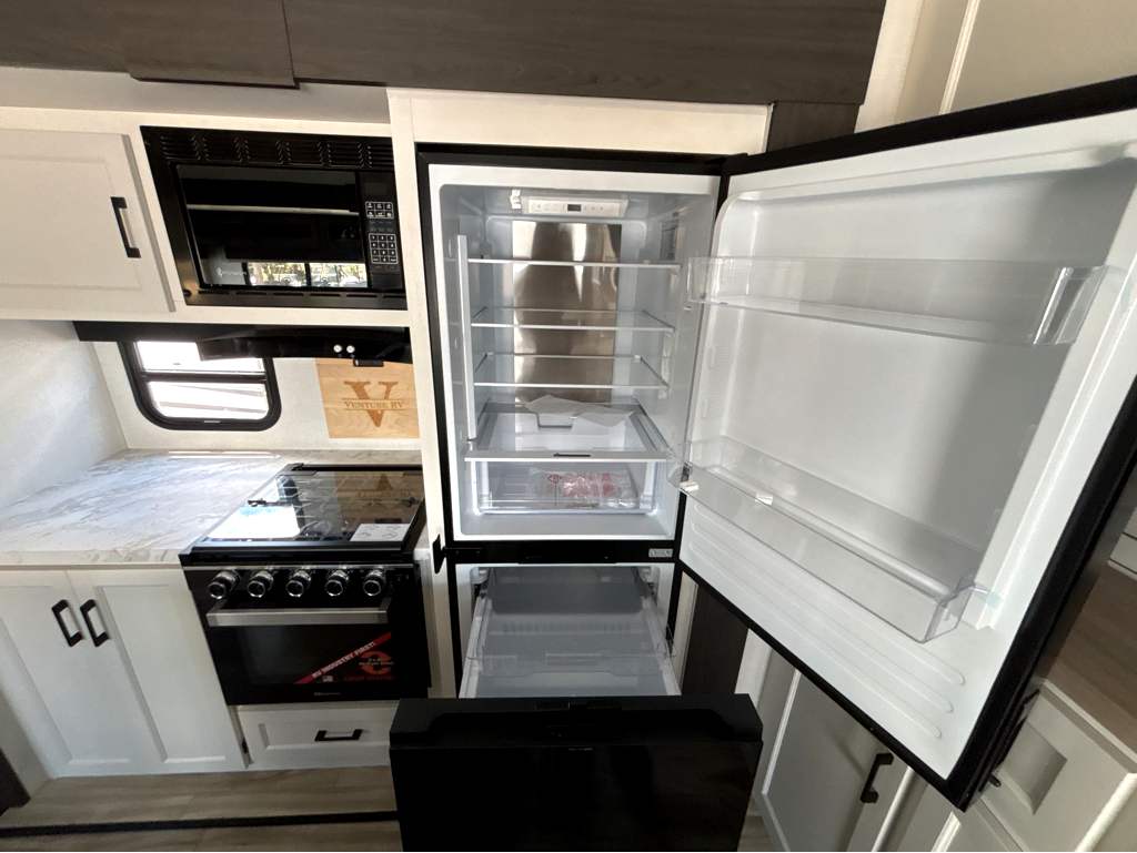 2026 VENTURE RV SPORTTREK 327VIK - Image 14