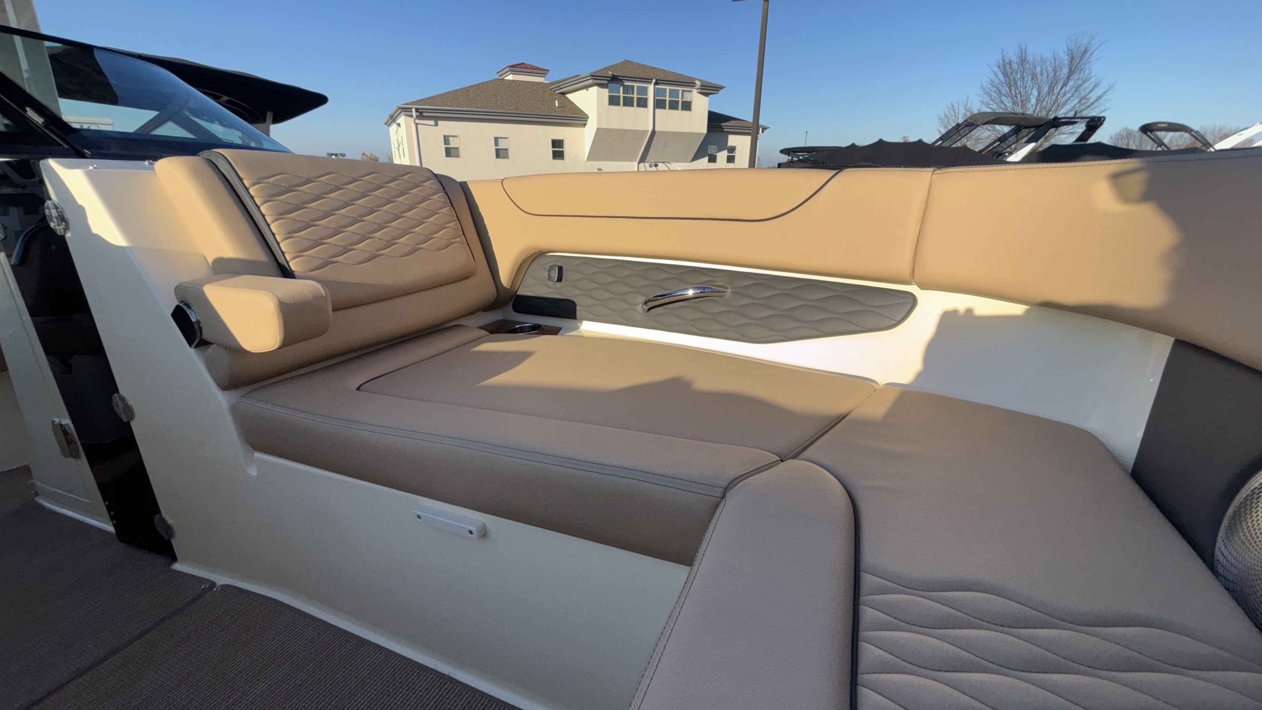 2026 Chris Craft SPORTSTER 28 Sterndrive - Image 52