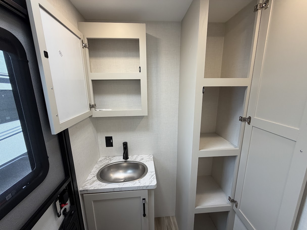 2027 VENTURE RV SPORTTREK 333VIK - Image 46