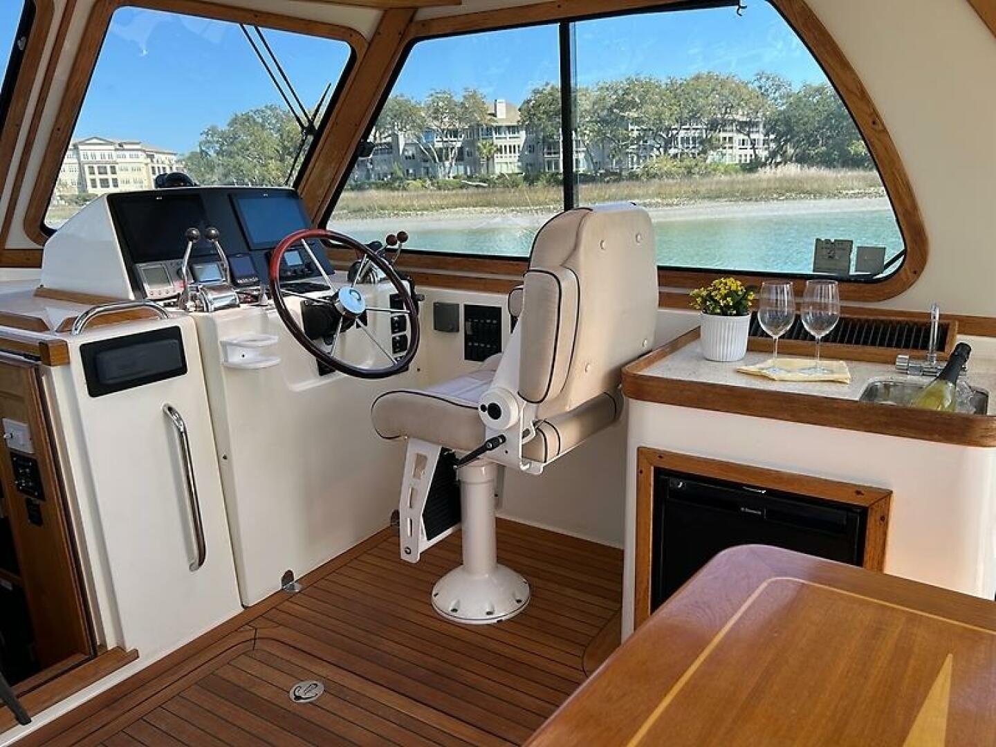 2004 Sabre 42 Express Hardback Base - Image 13