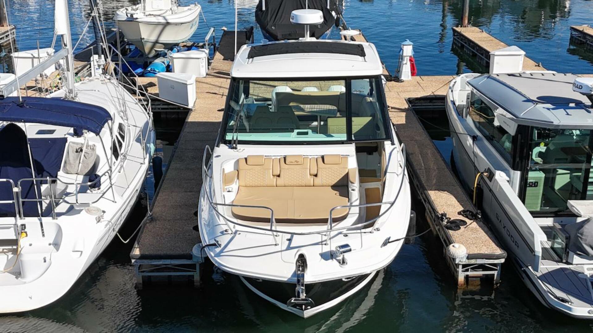 2023 Sea Ray 320 Outboard - Image 7