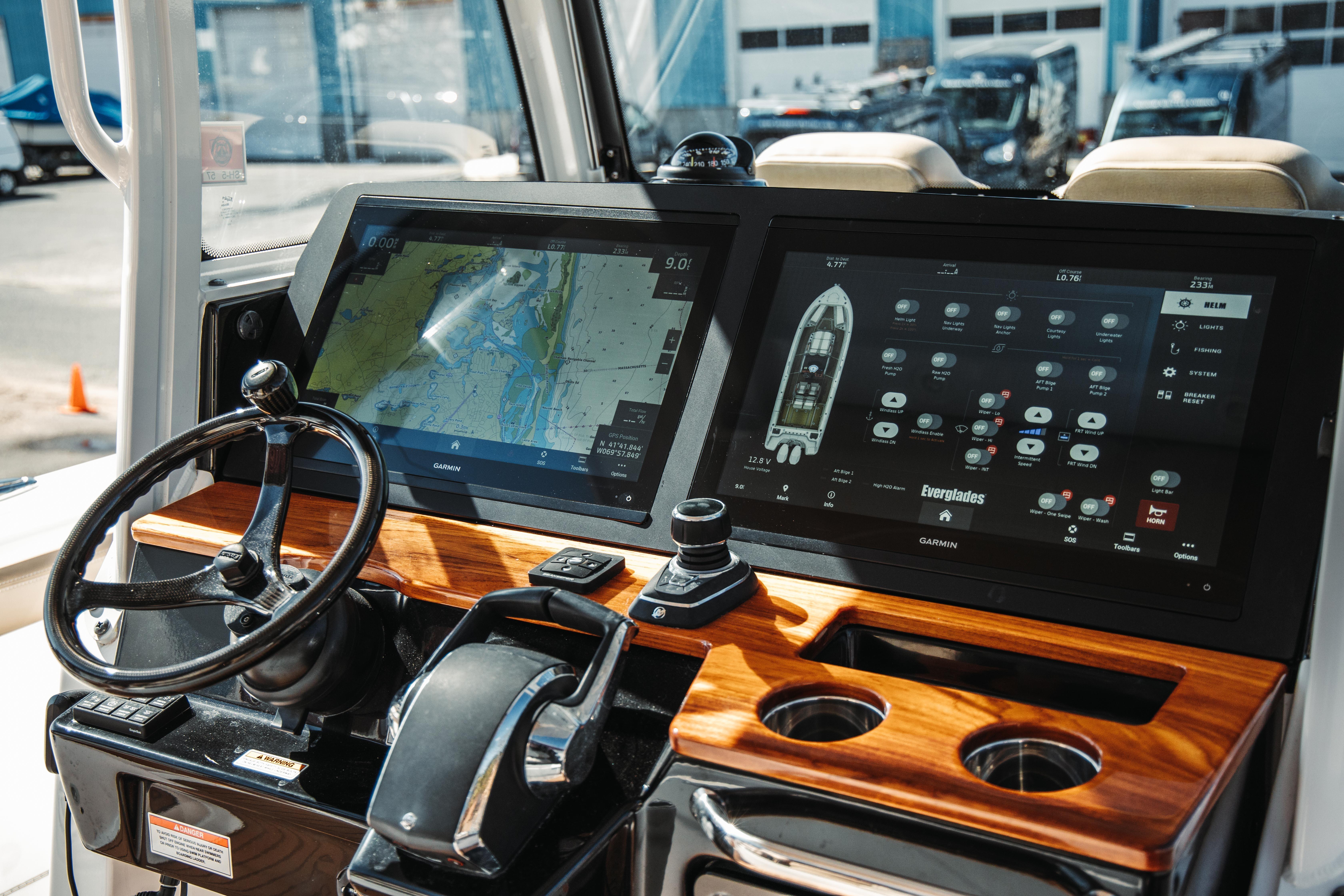 2024 Everglades 315 Center Console Standard - Image 37